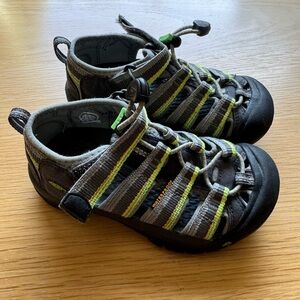 EUC Keen Kids' Black and Green Outdoor Sandals